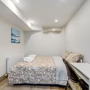 Apartment Midtown 2 Bedroom, Toronto