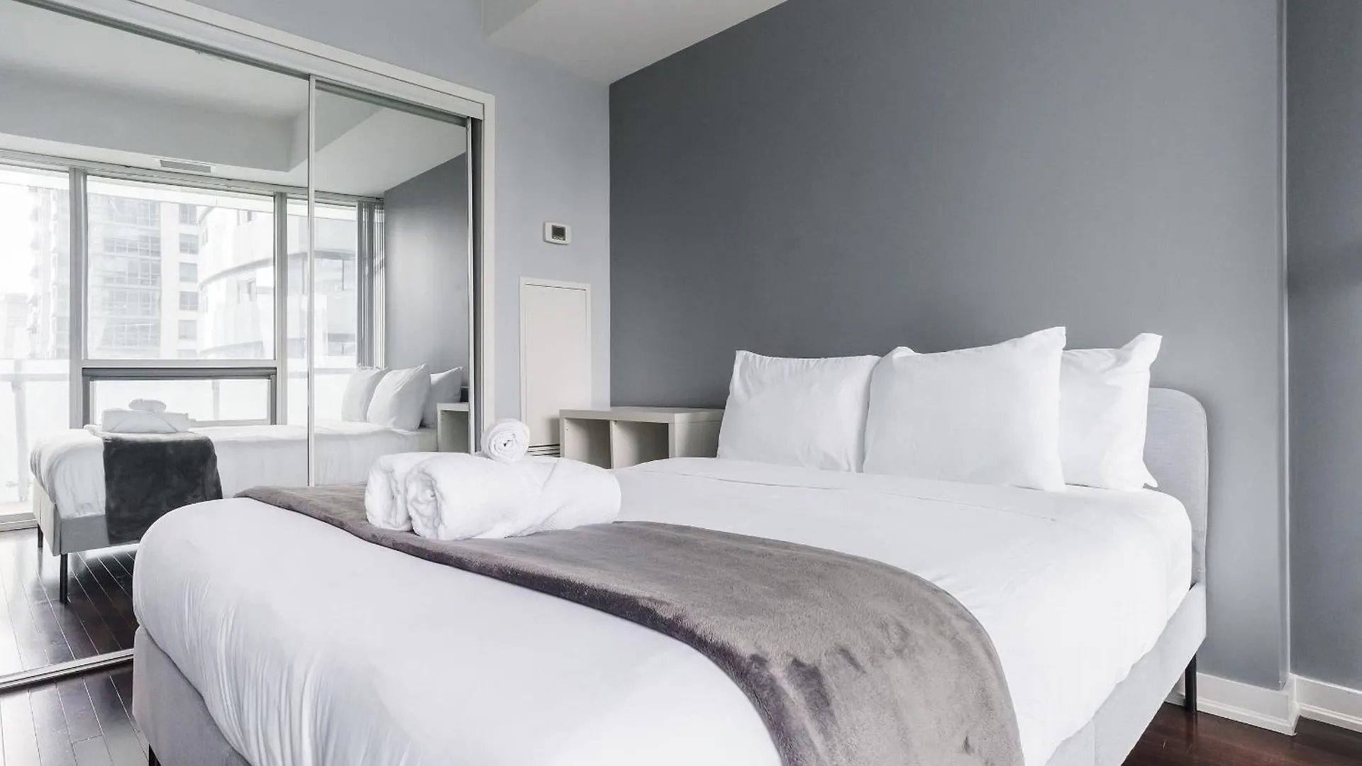 The One Apartamento Toronto