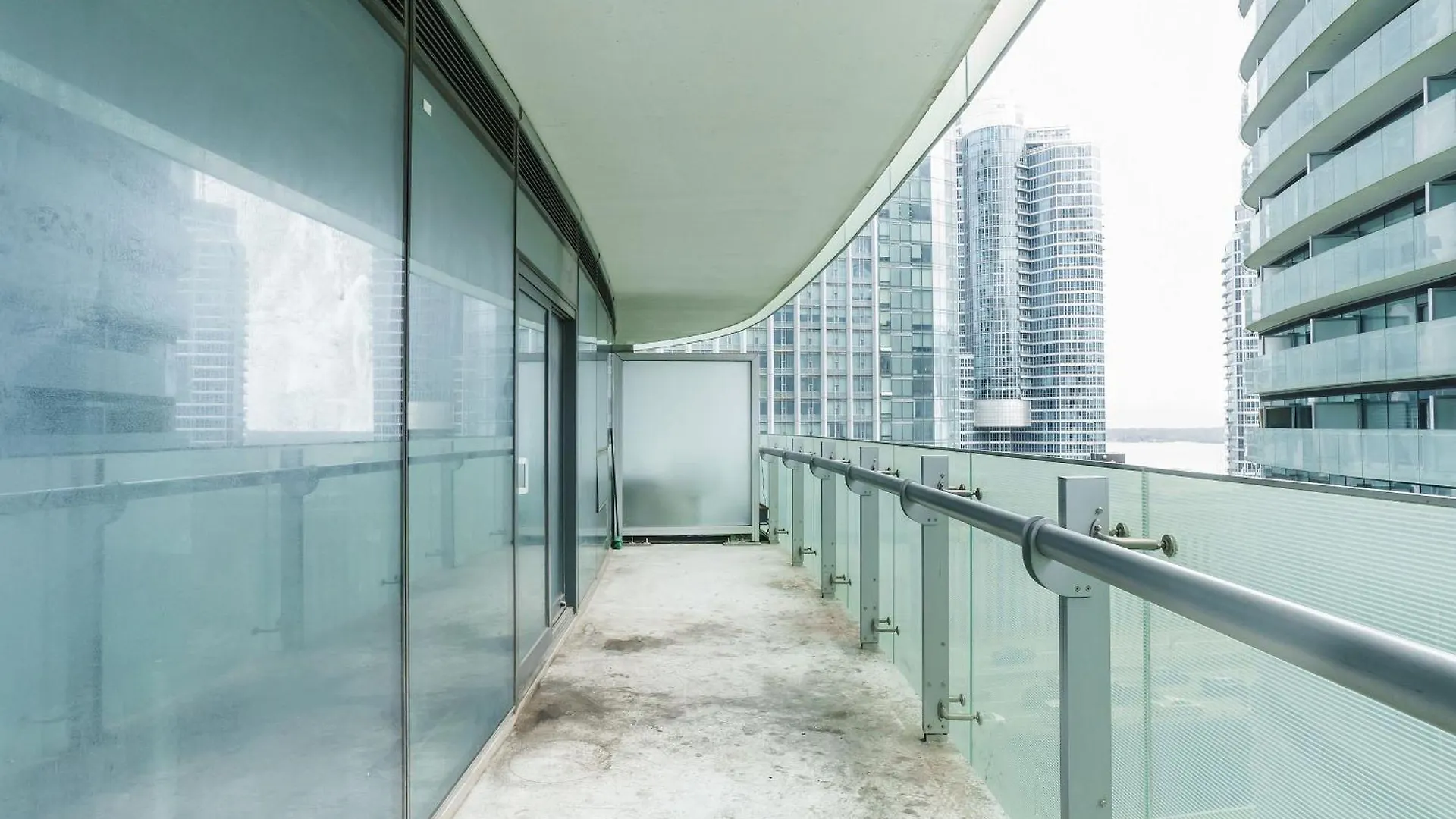 The One Apartamento Toronto